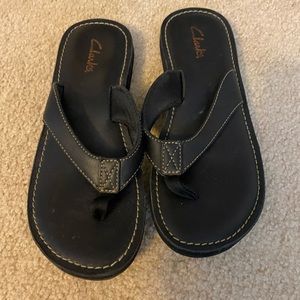 Black Clark’s Flip Flops Sz 8